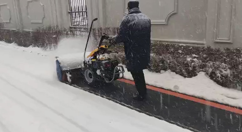370 Snow Sweeper
